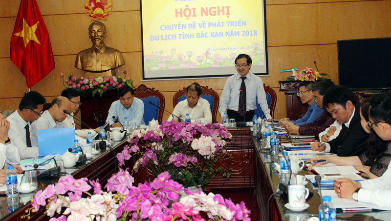 Đồng chí Hà Văn Siêu - Phó Tổng Cục trưởng Tổng cục Du lịch phát biểu tại Hội nghị.
