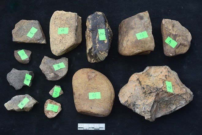 Nhiều hiện vật thuộc giai đoạn hậu kỳ đá cũ được phát hiện. Ảnh: TTXVN