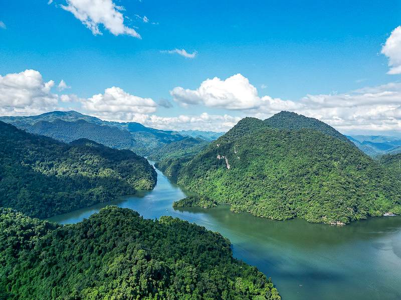 Hồ Ba Bể nhìn từ trên cao