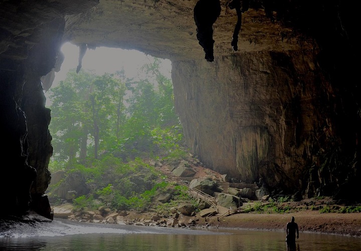 Tour thám hiểm 1 ngày hang Nà Phòong