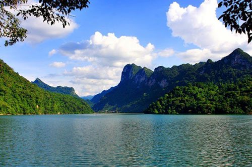 Để hồ Ba Bể thêm xanh