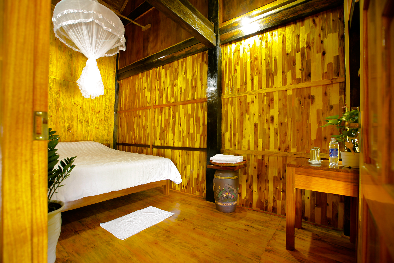 Mr Linh Homestay - Ngôi nhà sàn sang trọng ven hồ Ba Bể